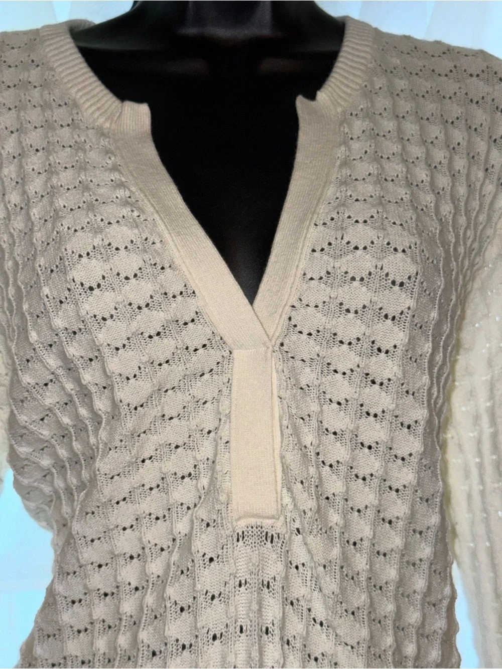 CK Cream Knit V-Neck long Sweater - Picture 2 of 9